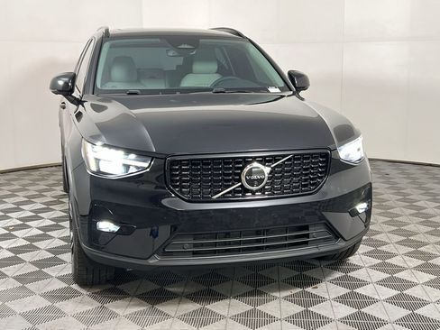 Used 2024 Volvo XC40 B5 Ultimate w/ Protection Package Premier image 4
