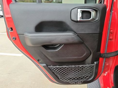 Used 2022 Jeep Gladiator Rubicon w/ Cold Weather Group AWD/4WD image 16