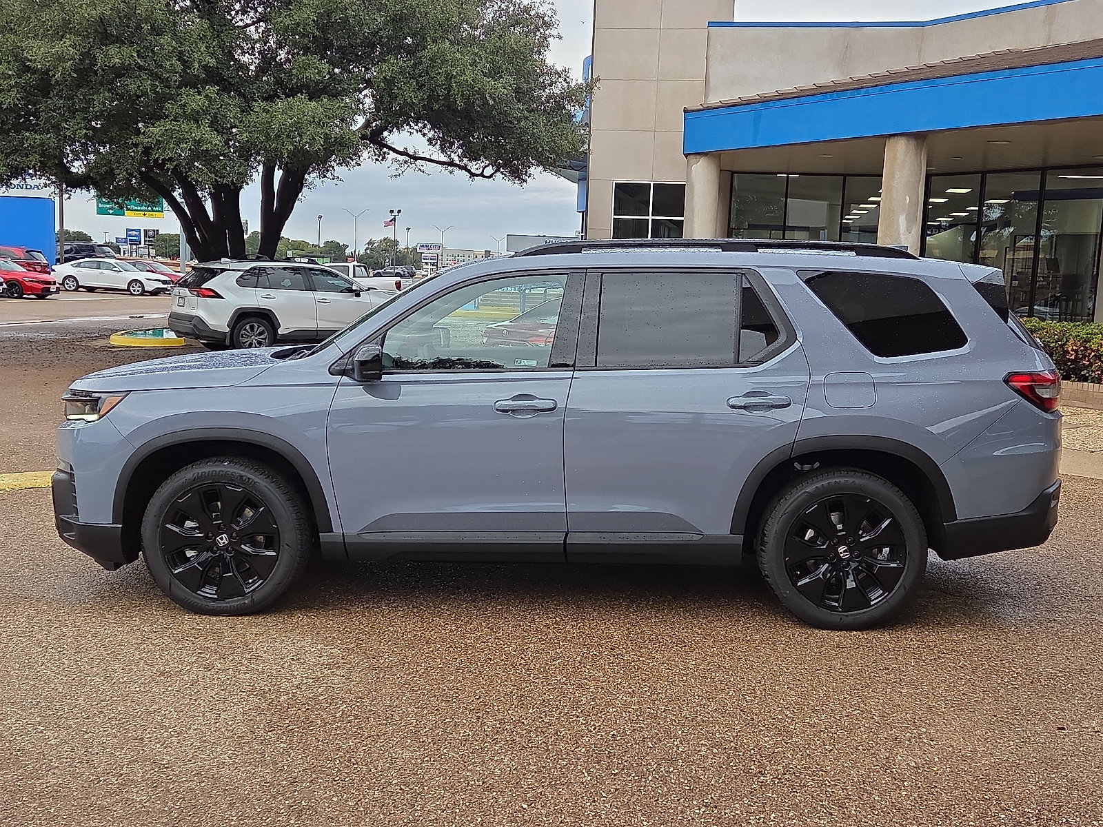 New 2026 Honda Pilot Black Edition image 2