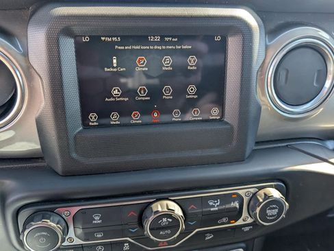 Used 2019 Jeep Wrangler Unlimited Sahara image 23