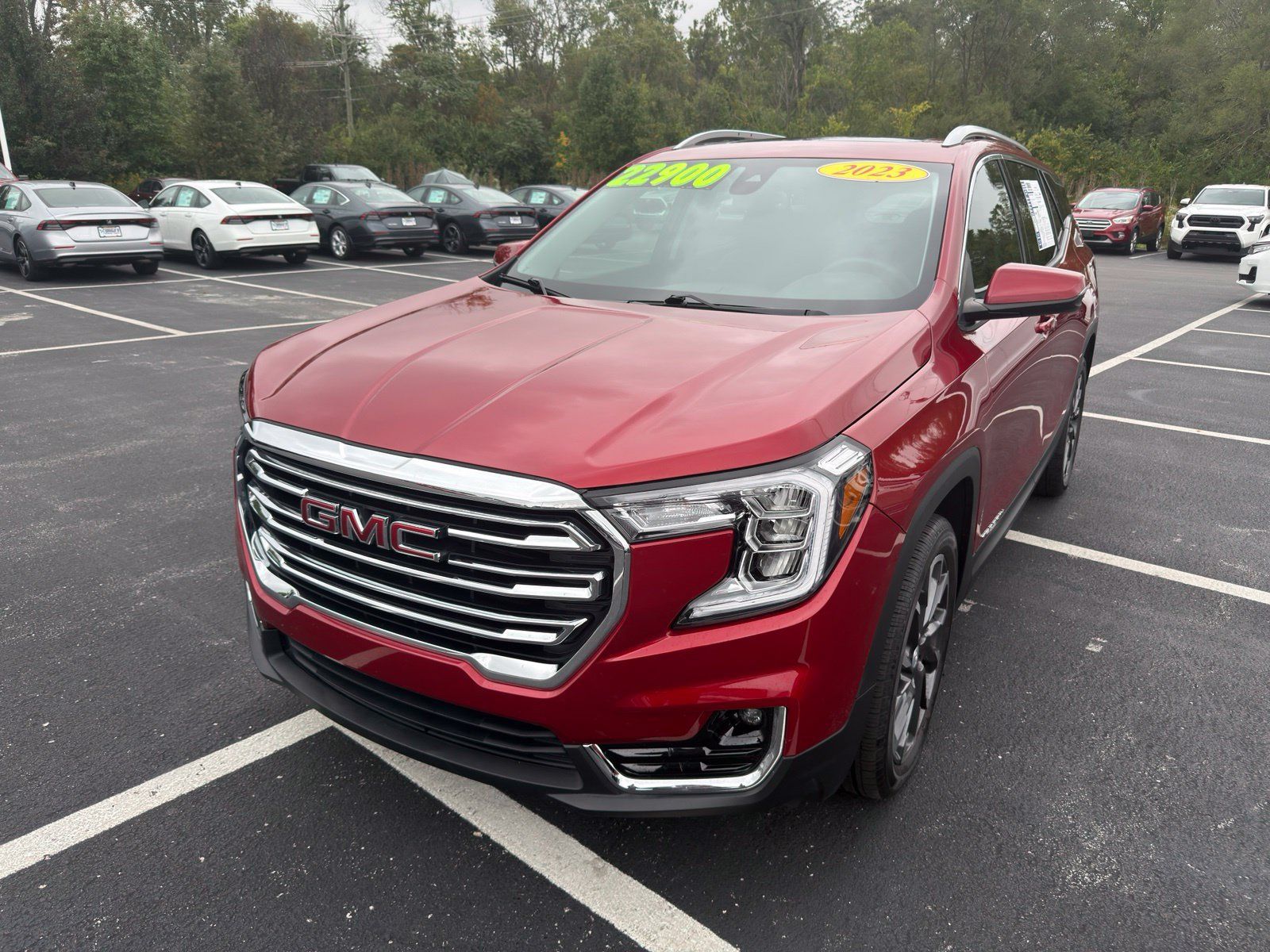 Used 2023 GMC Terrain SLT w/ Infotainment Package II FWD image 2
