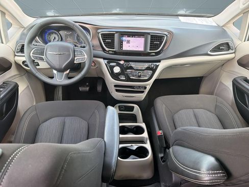 Used 2024 Chrysler Voyager LX FWD image 16