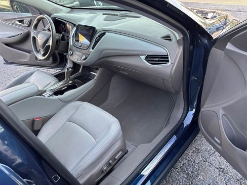 Used 2019 Chevrolet Malibu Premier w/ Sun and Wheel Package FWD image 10