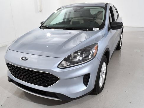 Used 2022 Ford Escape SE w/ Cold Weather Package image 2