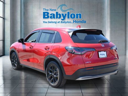 Used 2024 Honda HR-V Sport image 3