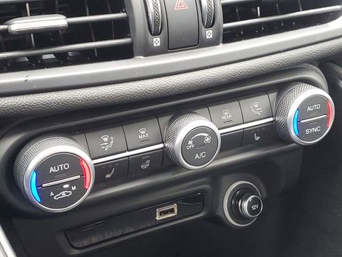 Used 2022 Alfa Romeo Giulia Sprint image 18