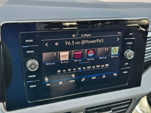 Certified 2025 Volkswagen Jetta SE w/ Sunroof Package image 21