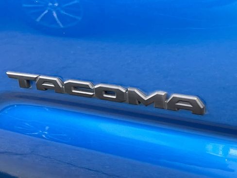 Used 2017 Toyota Tacoma TRD Off-Road w/ Tow Package AWD/4WD image 21