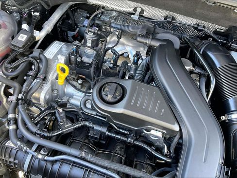 Certified 2023 Volkswagen Taos SE w/ Black Wheel Package FWD image 32