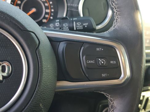 Used 2019 Jeep Wrangler Unlimited Sahara image 23