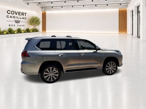 Used 2017 Lexus LX 570 4WD w/ Luxury Package image 15