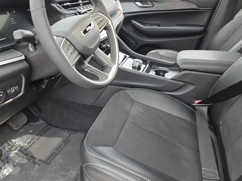 Certified 2025 Jeep Grand Cherokee Altitude AWD/4WD image 20