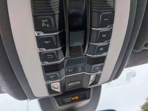 Used 2017 Porsche Macan Turbo AWD/4WD image 47