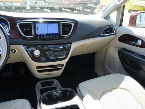 Used 2017 Chrysler Pacifica Limited FWD image 20