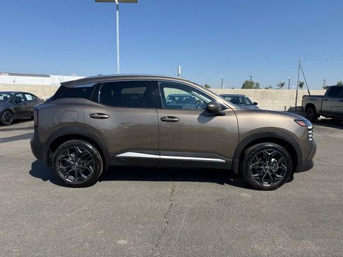 Used 2025 Nissan Kicks SR image 7