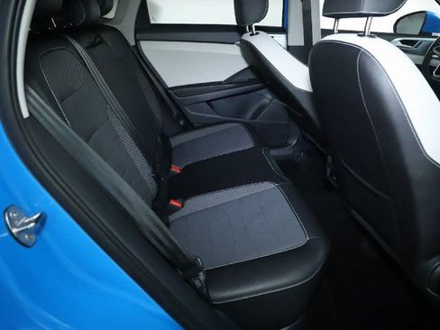 Used 2025 Volkswagen Taos SE image 34