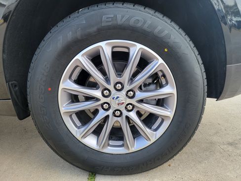 Used 2023 Buick Enclave Essence image 35