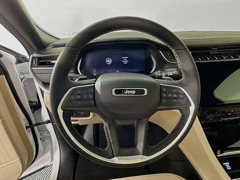 New 2025 Jeep Grand Cherokee Limited image 15
