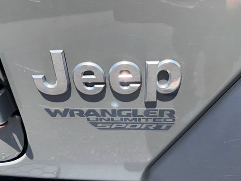 Used 2019 Jeep Wrangler Unlimited Sport S AWD/4WD image 11