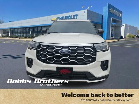 Used 2025 Ford Explorer Platinum RWD image 3