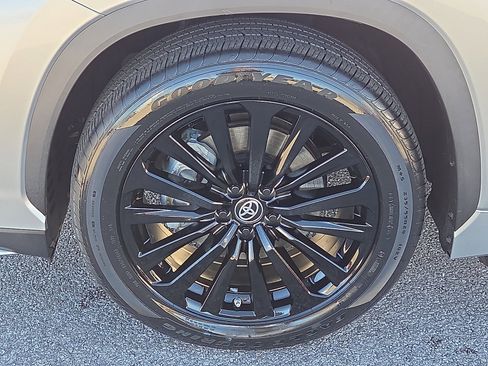 Used 2023 Toyota Highlander XSE image 7