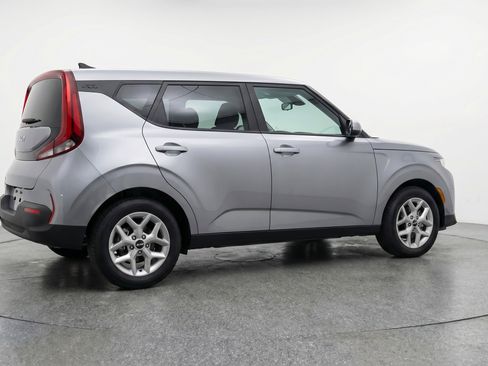 Used 2025 Kia Soul LX w/ LX Technology Package FWD image 9