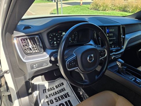 Used 2020 Volvo XC60 T5 Momentum AWD/4WD image 11