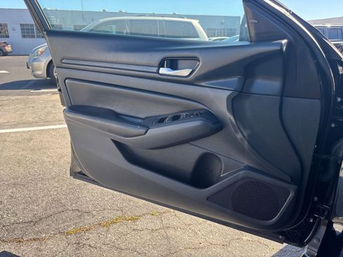 Used 2025 Nissan Altima 2.5 SV FWD image 18