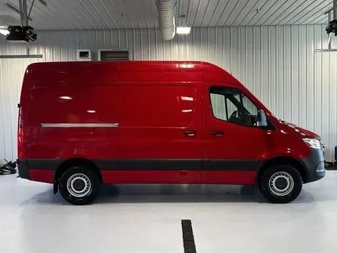 Used 2019 Freightliner Sprinter 2500 RWD image 2