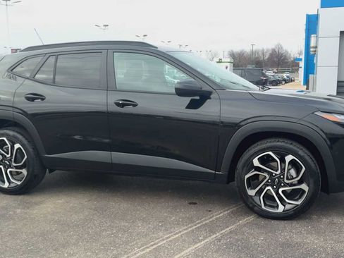 Certified 2024 Chevrolet Trax RS w/ Driver Confidence Package image 9