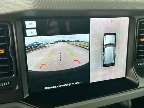 Used 2023 Ford Bronco Badlands image 17