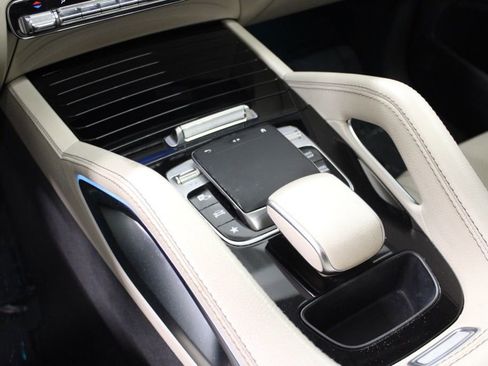 Used 2020 Mercedes-Benz GLE 350 w/ Premium Package image 27