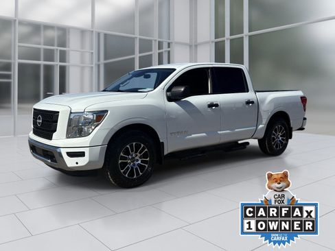 Used 2023 Nissan Titan SV w/ SV Convenience Package RWD image 2
