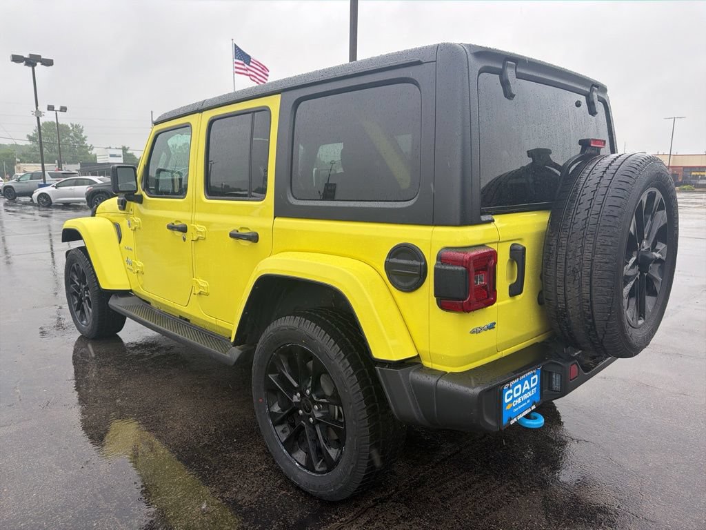 Used 2022 Jeep Wrangler Unlimited Sahara w/ Cold Weather Group AWD/4WD image 5