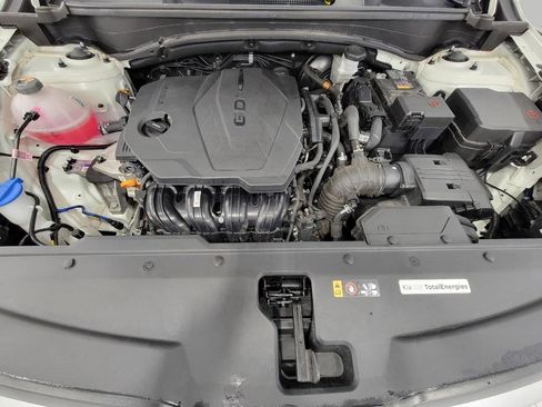 Used 2025 Kia Sportage LX image 8