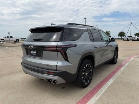 Used 2026 Chevrolet Traverse LT w/ Sun and Wheel Package FWD image 3