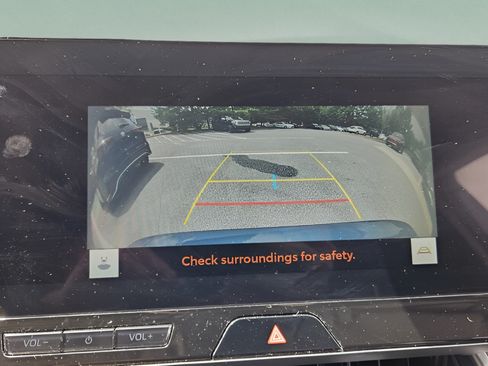 Used 2023 Toyota Venza XLE AWD/4WD image 18