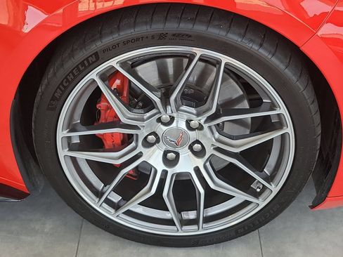 Used 2024 Chevrolet Corvette Z06 RWD image 31