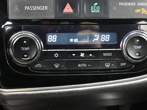 Used 2018 Mitsubishi Outlander ES image 31