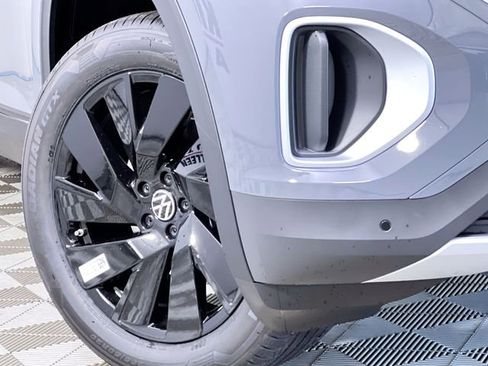 New 2026 Volkswagen Atlas SE image 10