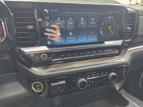 Used 2024 Chevrolet Silverado 1500 LT Trail Boss w/ Convenience Package II AWD/4WD image 16