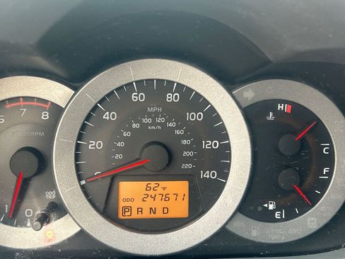 Used 2012 Toyota RAV4 image 11