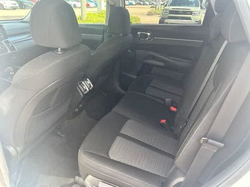 Used 2023 Kia Sorento LX FWD image 16