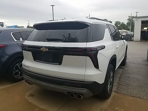 Certified 2025 Chevrolet Traverse LT FWD image 19