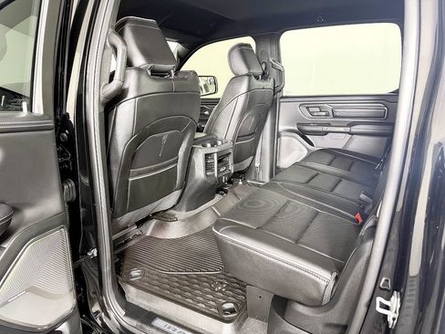 Used 2020 RAM 1500 Limited w/ Black Appearance Package AWD/4WD image 43