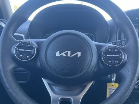 Used 2025 Kia Soul LX w/ LX Technology Package FWD image 12