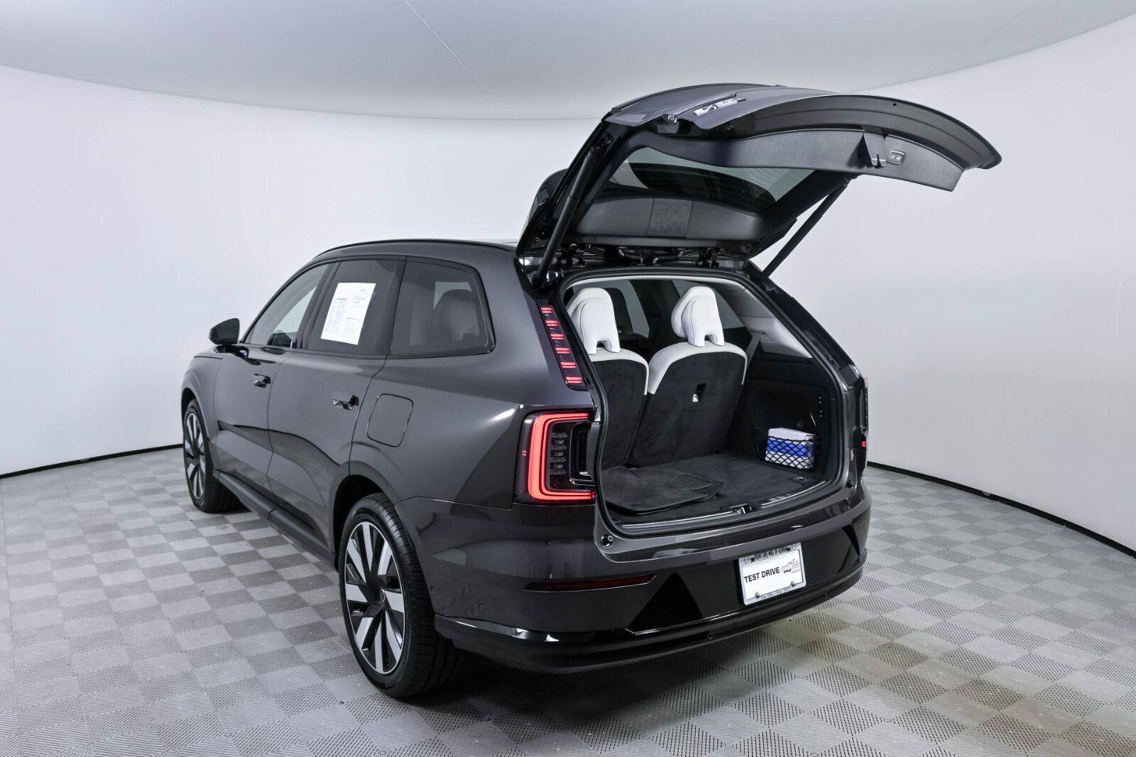 Certified 2025 Volvo EX90 Ultra AWD/4WD image 38