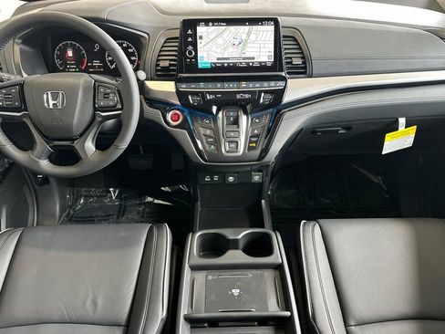 New 2026 Honda Odyssey Touring image 13