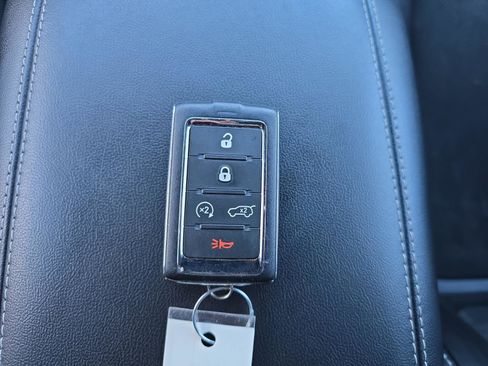 Used 2023 Jeep Grand Cherokee L Laredo image 12