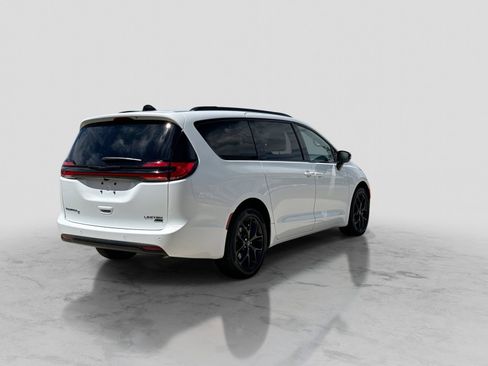 Used 2026 Chrysler Pacifica Limited w/ S Appearance Package AWD/4WD image 8